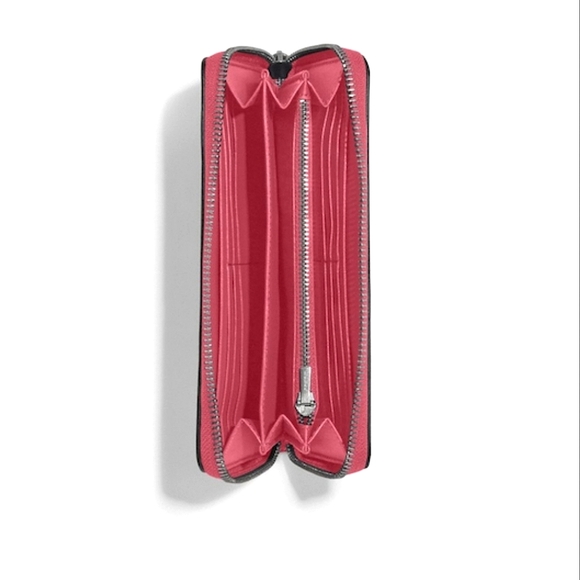 SOLD ⭐️ Pink Coach Horse & Carriage Zip Around Wallet - Picture 2 of 9